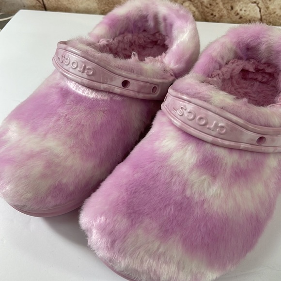 NWT Pink Tie Dye Fur Sure Classic Crocs - Picture 5 of 8